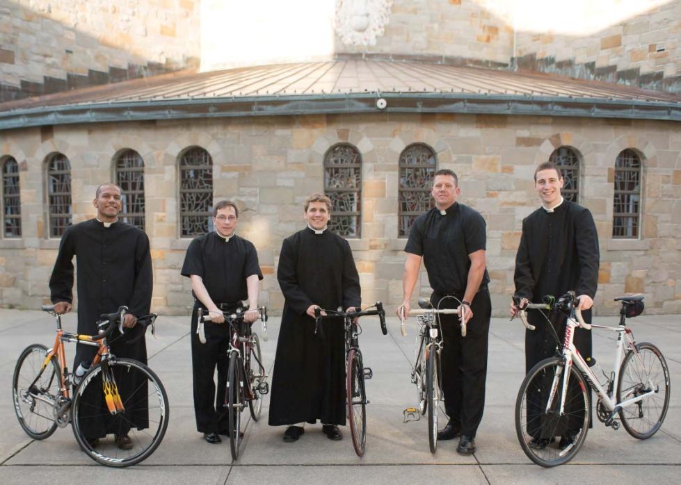 DIOCESE OF ROCKVILLE CENTRE OFFICE OF COMMUNICATIONS FOR IMMEDIATE RELEASE 5 May 2015 CATHOLIC PRIESTS AND SEMINARIANS WILL BIKE 1400 MILES TO PROMOTE VOCATIONS TO CATHOLIC PRIESTHOOD Priests from