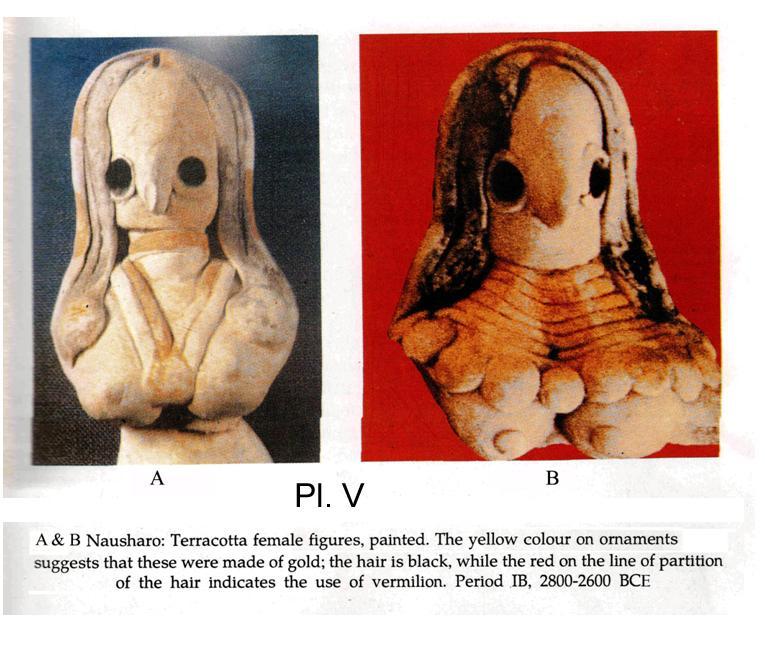 These figurines are painted with three colors: the ornaments with yellow, indicating that these were made of gold; the hair with black, which is its natural color; and the ma n ga with red,