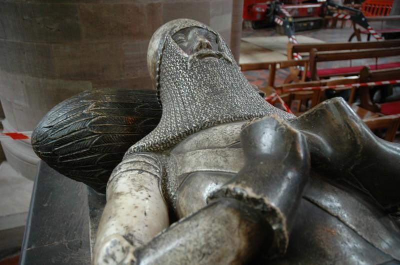 Tomb and effigy of Sir Richard Pembridge, a 14th century Knight of the Garter Cathedrals wouldn t be what they are without the tomb-top effigies of knights, past bishops and worthy/wealthy