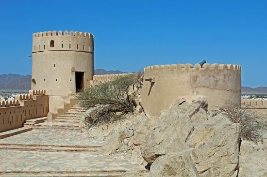 However, this fort is standing 200 meter up at the Hajar Mountain.