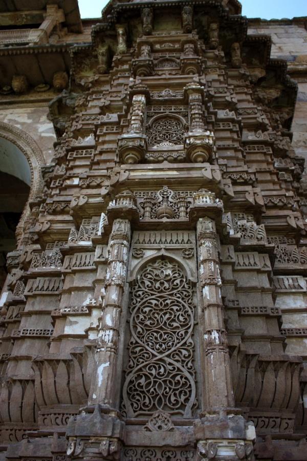 In the 14th century, Gujarat came under the Delhi Sultanate and the local architecture was increasingly influenced by Islamic designs. Around 15th century, a particular Gujarat style emerged.