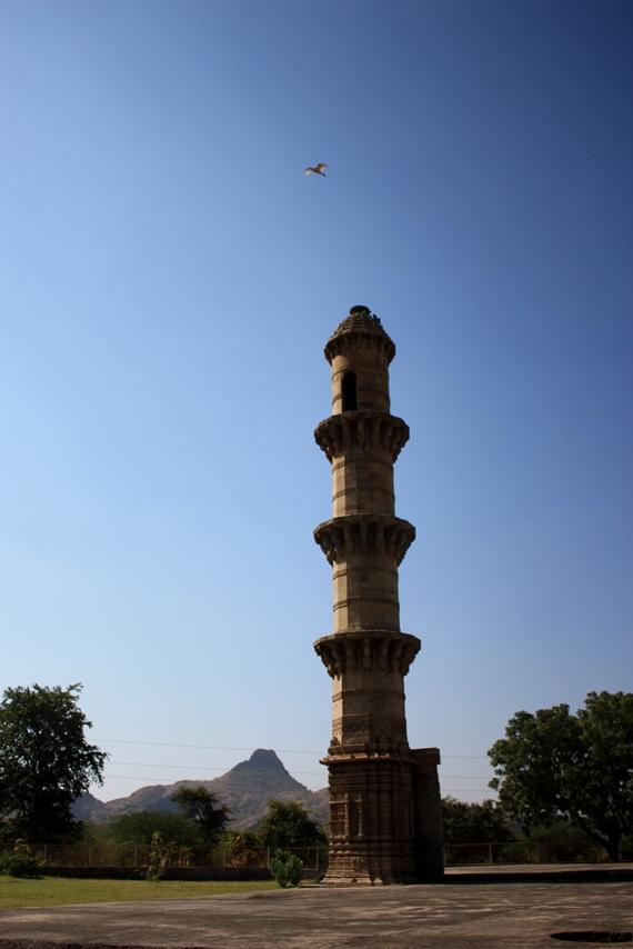 And that was exactly what it was, ek minar, which literally translates to one minaret. The rest was all in ruins. Normally, a masjid has a pond or other water structure for ablutions.