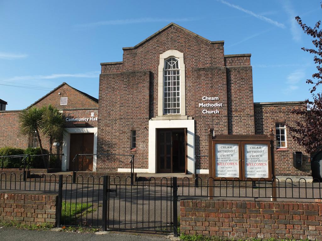 CHEAM METHODIST CHURCH Cnr Church Hill Road and Chatswor Road, Cheam, Sutton SM3 8LJ NEWSLETTER SEPTEMBER 2016 Minister: Rev Nik Wooller 01372 743182 revnik@live.co.