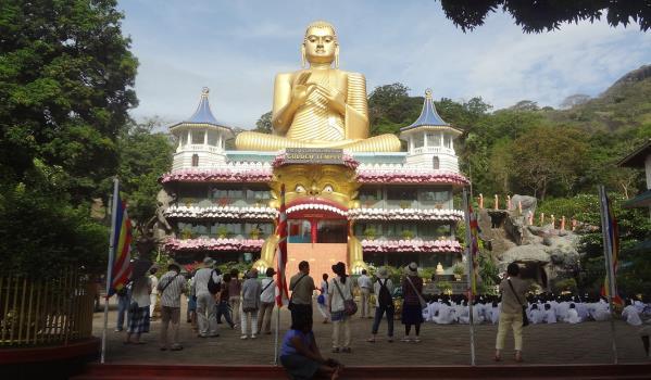 Day 04 Sigiriya Kandy (B, L, D) Breakfast at your hotel, check-out, drive to Kandy (80km / 03hrs) on the way visit Dambulla Cave Temple.