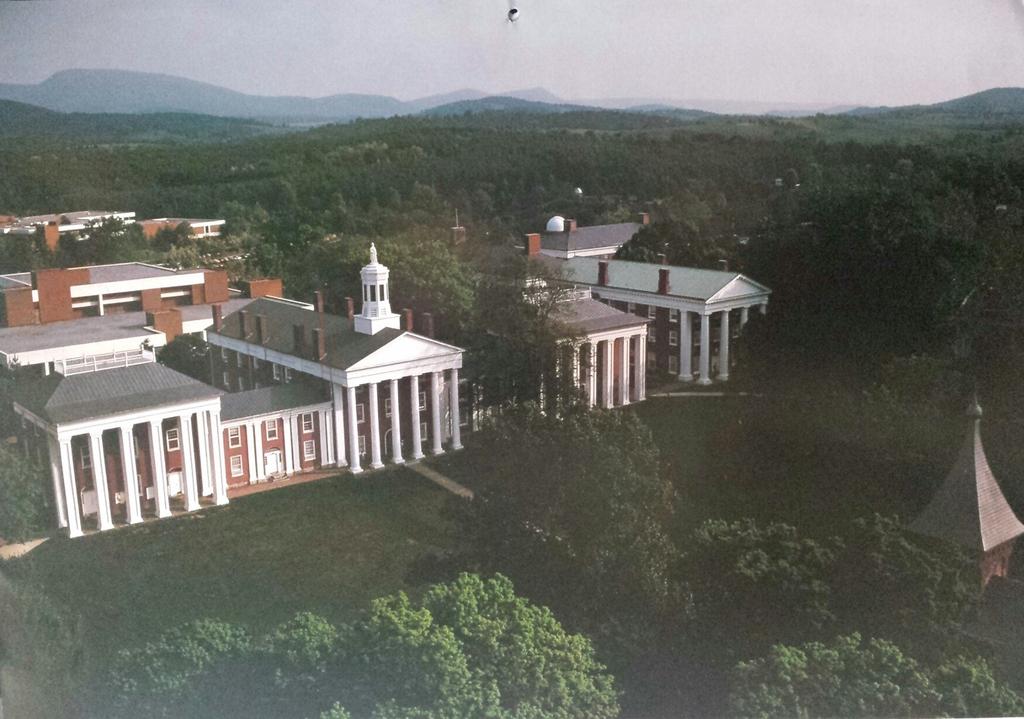 PAGE 7 WASHINGTON & LEE UNIVERSITY PICTURE BELOW IS FROM THE ROBERT E. LEE CALENDAR Washington & Lee University The University is named for two of the most influential men to American history.