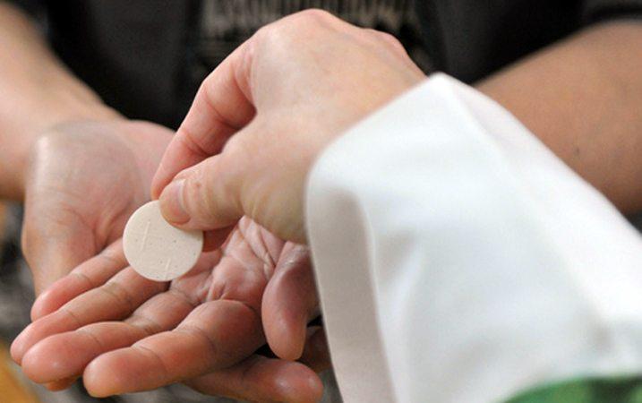 St. Catherine of Siena Receive communion The