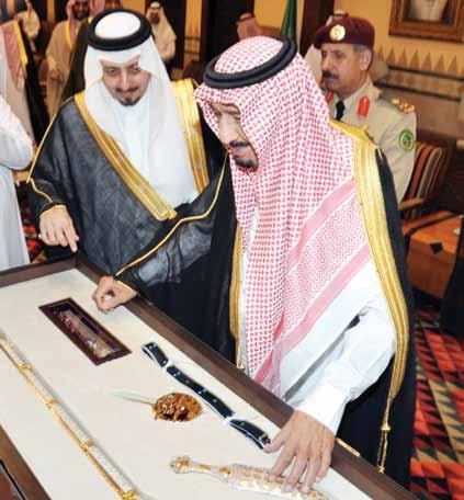 9, King Salman visited Mina to oversee the Kingdom s Hajj operations and to personally monitor the comfort of pilgrims.