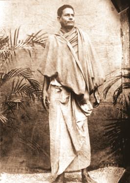 That presence took different aspects in everyone. Some were devotional; others had the jnana [knowledge] aspect predominate. By his act of worship, Swamiji awakened the Divine in us.