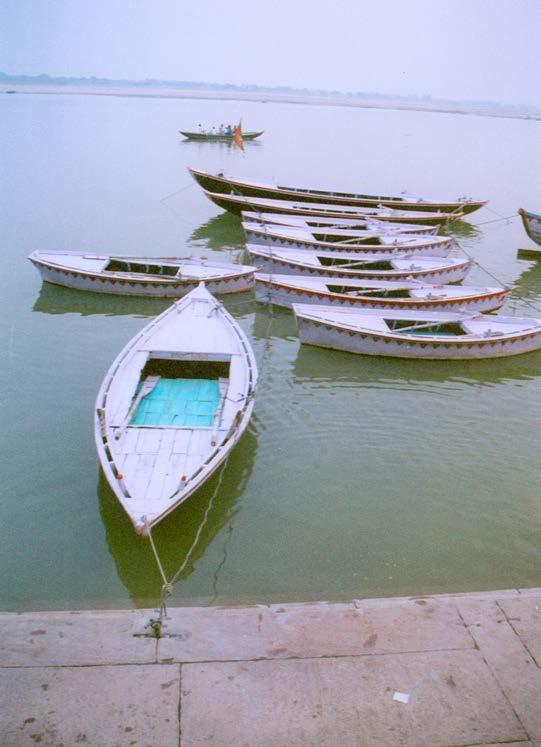 In the evening, we can pay an optional visit to the banks of the famous River Ganges, one of the