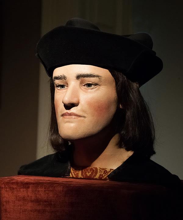 What the Remains Say About Richard III Height: 5 7 to 5 9 Health: Scoliosis developed in adolescence, roundworm infection Diet: A high protein diet including plenty of seafood Cause of Death: "The