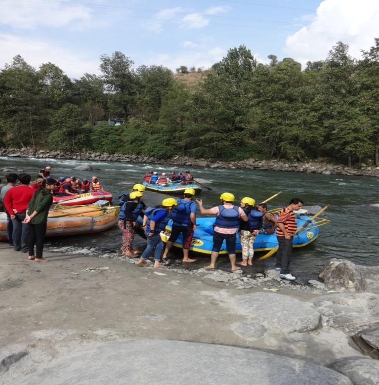 Rafting in the River Beas at Kullu, the students went to Saii Shawl