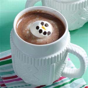 MELTING SNOWMAN RECIPE After an afternoon of sledding, kids will love to warm up with hot chocolate and these special snowman toppers.