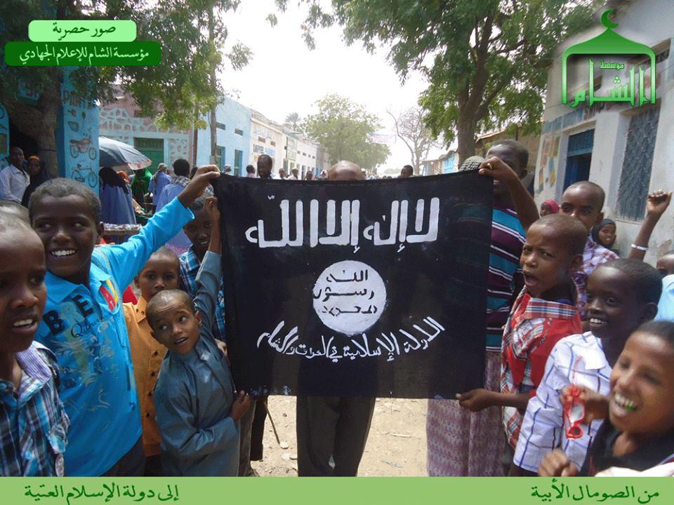 Somali children hold the ISIS banner.
