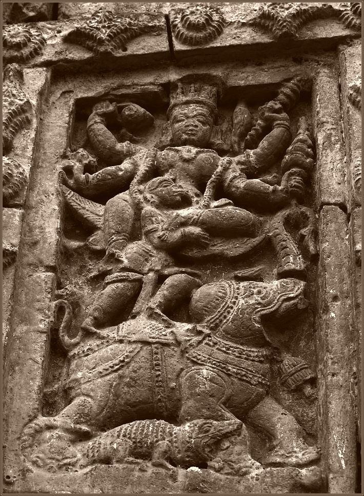 22 Iconography and Visual Culture of Bengal clan and was near death when he decided to call on Vishnu for deliverance, with the offering of a lotus in his trunk.