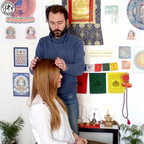 3rd Position: We continue giving Reiki, now to the 6th anterior and posterior chakra (Front).