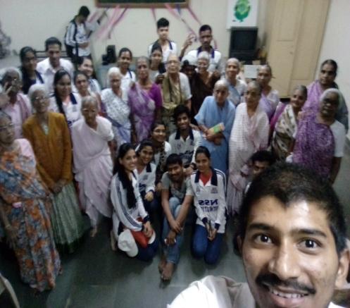 5) OLD AGE HOME VISIT: RamKrishna Niketan,the old age home at Shantivan saw a visit by the NSS volunteers.