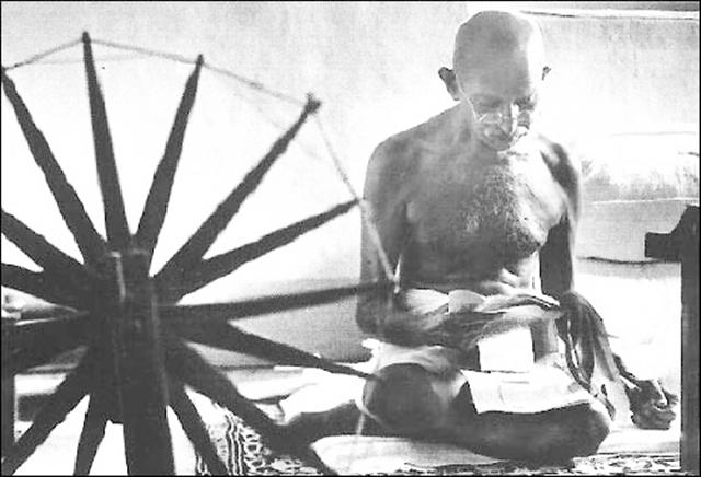인도의역사 5-2 Gandhi: Non-violence (ahimsa) India was divided into India and