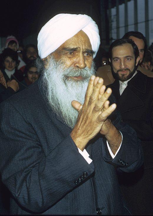 Love and Intoxication A talk given by the Master Kirpal Singh on January 26, 1964 in Washington D.C. Editor s Note: This tape began while the talk is in progress.