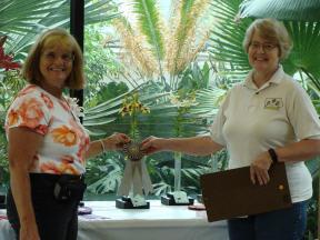 The Iowa Seedling needs members to submit articles and photos. Arlene Davis volunteered to join the bulb selection committee and manage the bulb sales in the future.