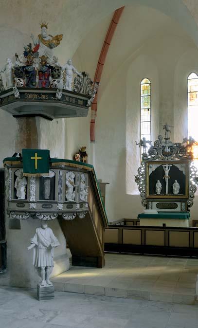 Apostlid konserveeritud kantsli korpusel 2013. a. PS Konserveeritud kantsel, altar, altariaed ja uus põrand 2013. a. PS sele ka altarisein.