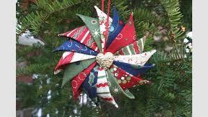 With a little machine sewing and some hand sewing, these folded fabric prairie point star ornaments are fun