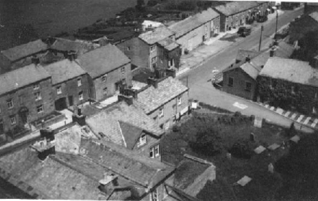 The High Street photograph shows the vicinity of the then Sunday School in the early 1950 s, before the demolition of Kidd s Barn opposite to open the route for Manor Close and the new estate.
