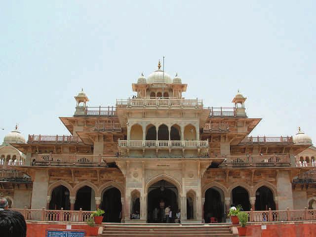 Day 02: Jaipur - Fatehpur Sikri - Agra - Mathura - Delhi Morning, proceed to Mughal city Agra (235 kms / 5 hrs).