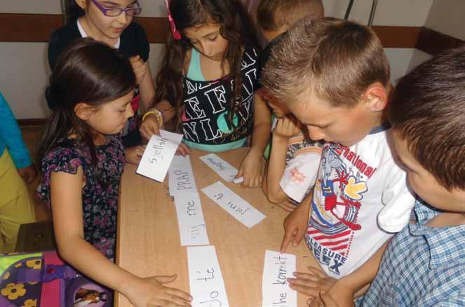 8 Zhvillimi i Shkathtësive të Leximit në Klasat Fillore Etiketat: Kur fëmijët fillojnë të mësojnë ta shkruajnë emrin e vet, formo një numër të etiketave me emra të gjeneruara ngakompjuteri për