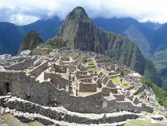 tekstilin dhe gdhendjen në gur. Poçaria Inkase - Populli inkë prodhoi dy lloje të qeramikës. Stili ceremonial i copave të punuara me kujdes dhe qeramika masive të prodhuara për nevoja ditore.