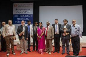 auspicious event was blessed by Shree Ganeshdasji Maharaj (Shree Santram Mandir, Umreth). MOBILE MEDICAL UNIT Kailash Cancer Hospital and Research Centre J. V.