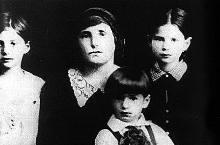 Beatrice Wiesel, Sister Sarah Wiesel, Mother Hilda Wiesel, Sister Elie