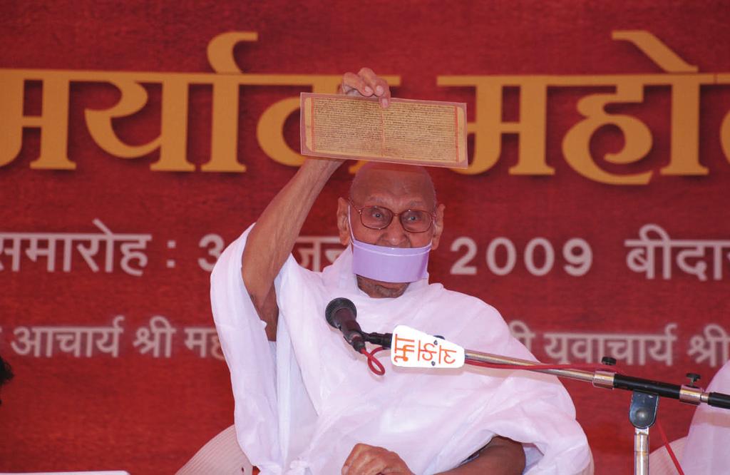 On 3 rd day of the festival, the constitution is read. Acharya Mahapragya expressed that Acharya Bhikshu, the Propounder of the Terapanth congregation established the constitution.