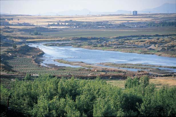 Tigris River at Diyarbakir. The Chaldeans settled in the swampland along the lower courses of the Tigris and Euphrates Rivers. ILLUSTRATOR PHOTO/ BOB SCHATZ (25/15/15) The Chaldeans BY CHARLES W.