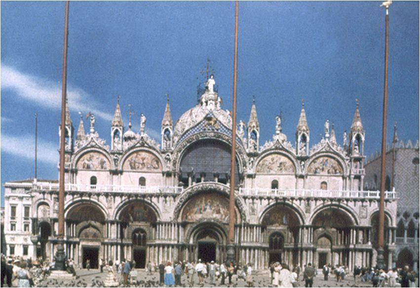 St. Mark s Cathedral Venice, Italy 1050 Five domes placed in a cross pattern Windows at base of dome illuminate brilliant mosaics that cover every wall space above