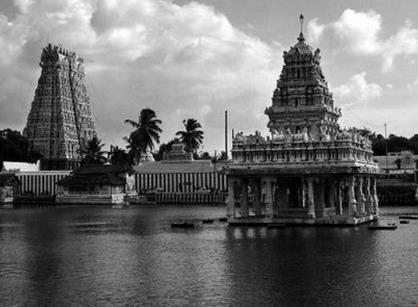 distance the temple tower makes a attractive picture. The main Gopuram is a marvel of construction and stands majestically 134 feet high. It is well proportioned and gradually tapers upwards.