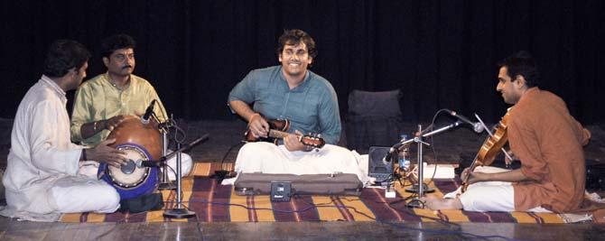BHAVAN-INFOSYS FOUNDATION OUTREACH CULTURAL PROGRAMME JUNE 27 & JULY 25, 2015 Carnatic Music on Madolin Artistes : Sri. V.