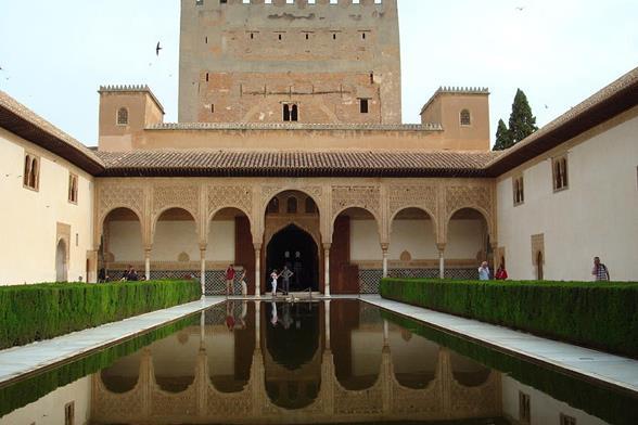 science & philosophy Architects built large, beautiful palaces Alhambra in Granada w/