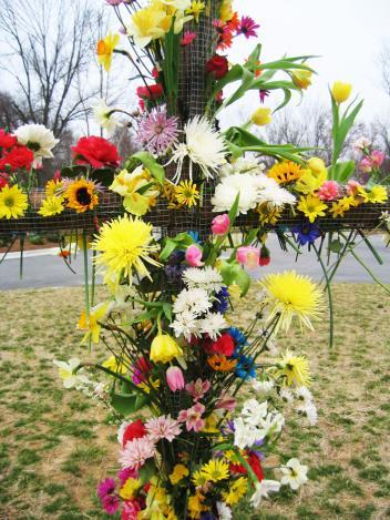 Help decorate the cross in front of the Fellowship Hall on Easter Morning, March 27, by