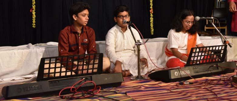 Students of Keyboard perform under the