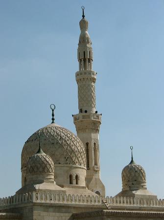 Mosques and the Call to Prayer Muslims worship in mosques. Many mosques have minarets.