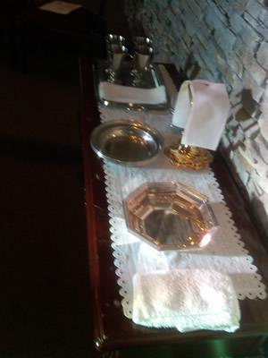 Duties Credence Table o Chalice Use the tall gold chalice for Father Mark or the Bishop Use the shorter gold chalice for Father Honesto Use