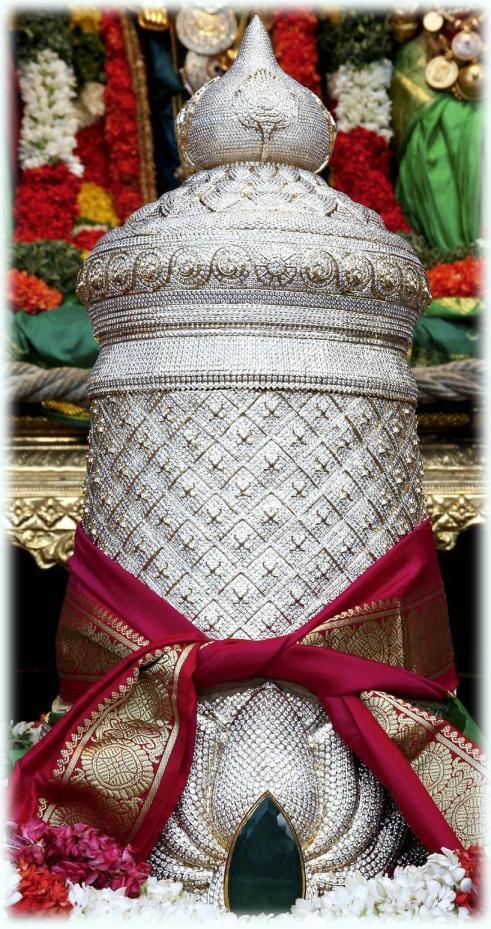 Out of remembrance for this divine wedding and to repay the Lord s loan, visitors to the temple often leave gifts or make deposits in the Temple s Hundi, or donation pot.