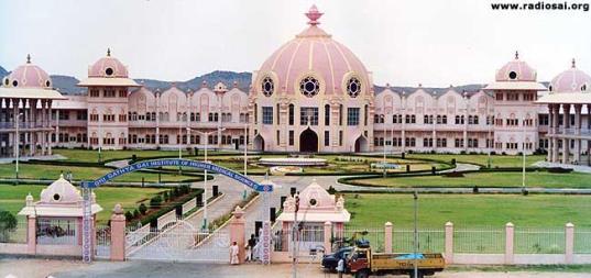 2000 Sathya Sai Mirpuri College of Music inaugurated in Prasanthi Nilayam.