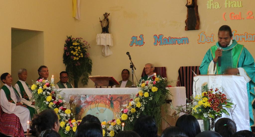 Mark Raper was also present in the first mass in Bazartete.