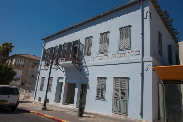 The museum spans an area of 3300m² and stands in the complex housing some of the founders first historic buildings, An old stable built in 1883, a pharmacy and a doctor s clinic that later became the
