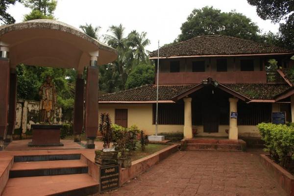 Bal Gangadhar Tilak s memorial home in Ratnagiri district, Maharashtra. Ganpatiphule is 2 hours from Ratnagiri and is worth a visit with its 400 year old beach side temple.