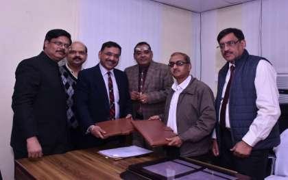 The agreement was signed by Sh. Ajay Mathur, General Manager (Commercial), on behalf of the THDCIL and Ms. Sailaja Vachhrajani GM (IPP), on behalf of the GUVNL.
