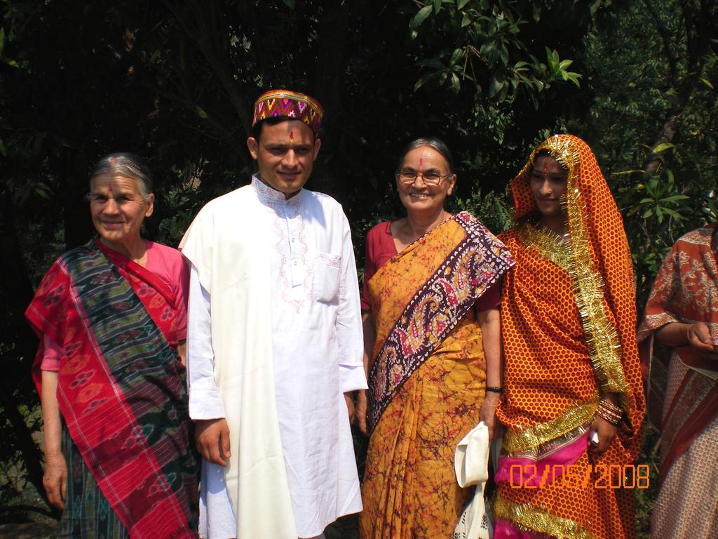 An Ashram Wedding Kanti Behn All of you will be very happy to know that on 2 May 2008 the wedding of one of Lakshmi Ashram s former students, Saraswati Koranga, with Jagdish, the youngest brother of