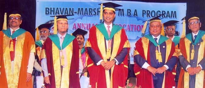 PRIZE - WINNERS ALL Sri Jay Kulkarni Founder CEO, Theorem Inc, USA who delivered the convocation address in the middle. (From left) : Dr. N.S. Vishwanath, Resident Director, Dr.