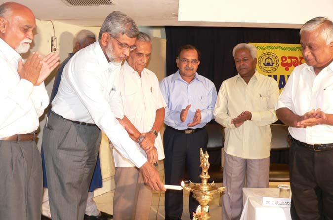 BOOK ON GOD EVOKES KUDOS Dr. S.M. Jaamdar lighting the lamp at the function Speakers, led by Dr.